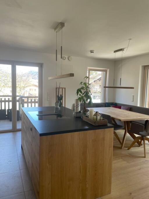 Wunderschoenes 4 Zimmer Apartment Mit Seeblick Bad Wiessee Zewnętrze zdjęcie